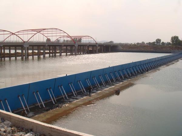 厂家定制 液压坝 合页坝 合叶坝 拦水液压坝 河道渠道用液压翻板坝 景观坝 大跨度水景液压钢坝闸门-3